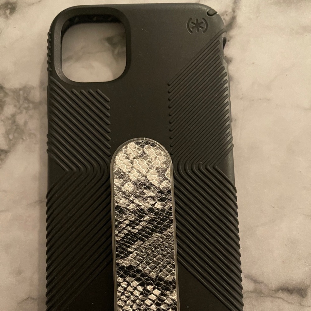Speck Ridges iPhone 11 case
